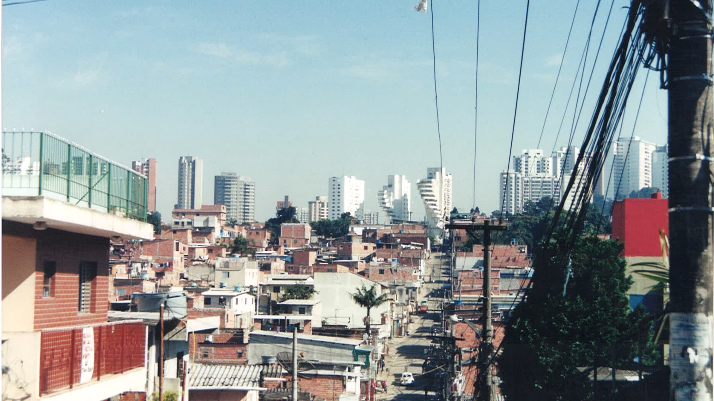 Vista de Paraisópolis, comunidade da zona sul de São Paulo onde ocorreu o caso, com prédios do Morumbi ao fundo