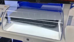 Console PlayStation 5 exposto em loja de eletrônicos