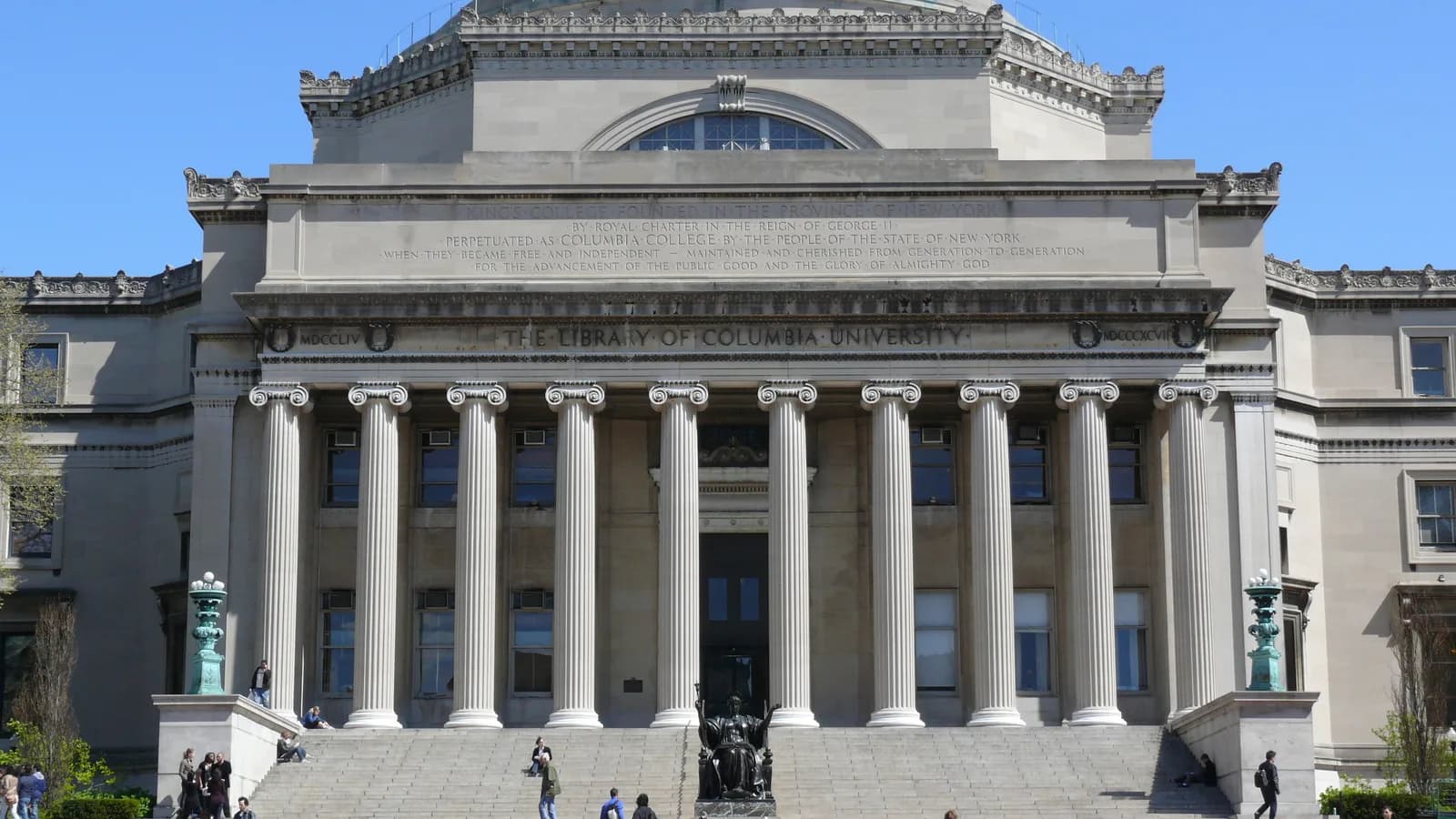 Fachada da biblioteca Low Memorial, no campus da Universidade Columbia, em Nova York