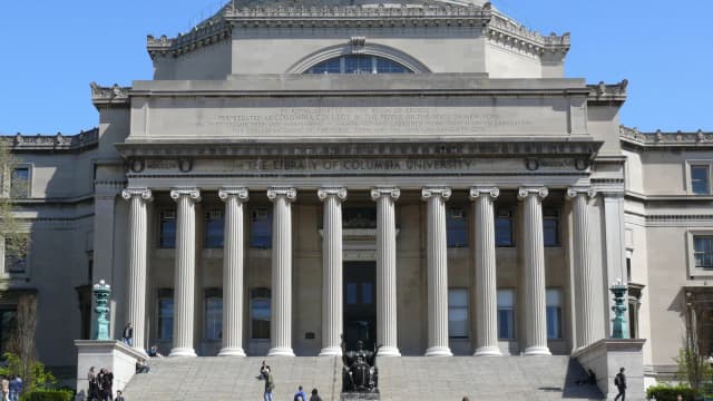 Fachada da biblioteca Low Memorial, no campus da Universidade Columbia, em Nova York