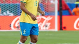 Danilo em campo com a camisa da Seleção Brasileira