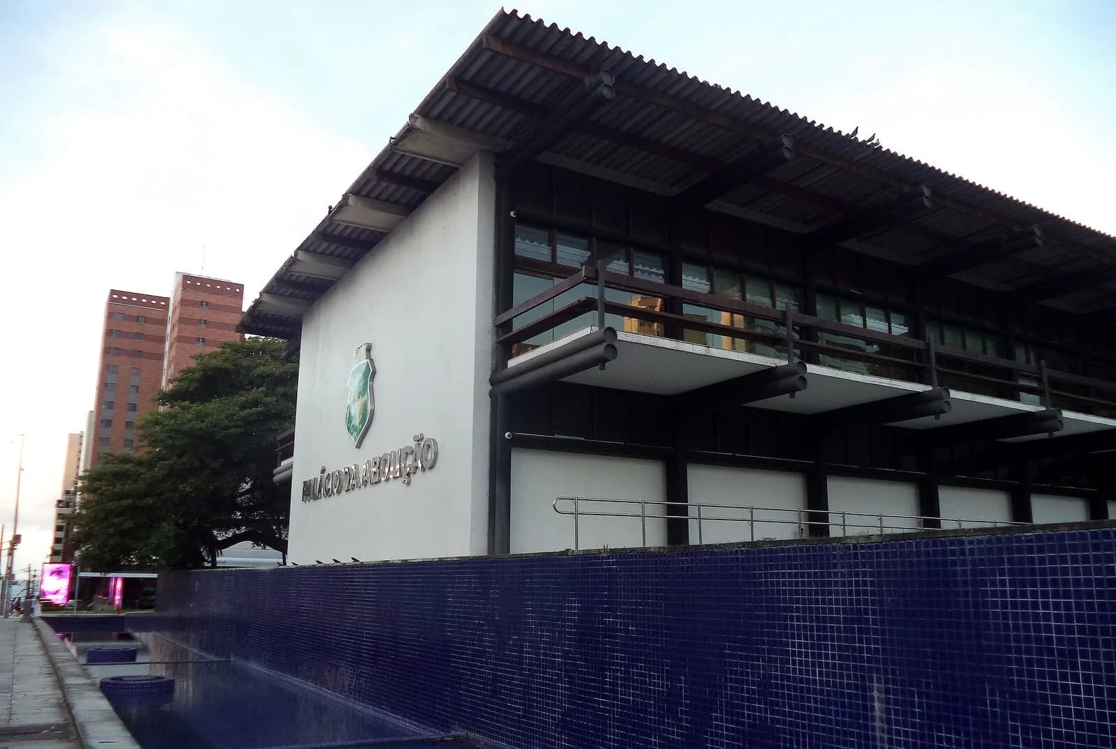 Fachada do Palácio da Abolição, sede do governo do Ceará