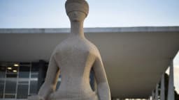 Escultura 'A Justiça' na fachada do Supremo Tribunal Federal, em Brasília