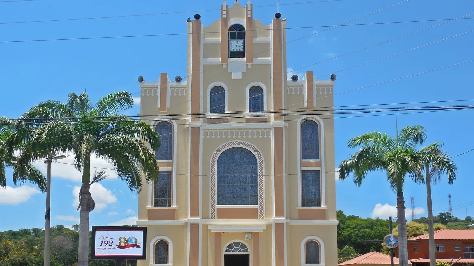 Fachada da Igreja Matriz de São Pedro, em Baixo Guandu, Espírito Santo
