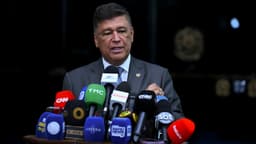 Senador Carlos Viana concede entrevista coletiva no Senado Federal