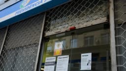 Fachada de agência do INSS com avisos de atendimento, foto de arquivo