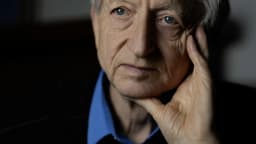 Retrato do cientista Geoffrey Hinton