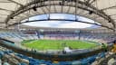 Interior do estádio do Maracanã lotado durante uma partida de futebol