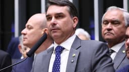 Senador Flávio Bolsonaro discursa em sessão no Congresso, foto de arquivo de maio de 2026