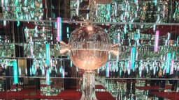 O troféu da Copa Libertadores da América, conquistado pelo Fluminense em 2023, em exibição no museu do clube