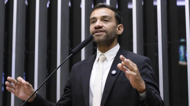O deputado federal Fábio Felix discursa em plenário da Câmara dos Deputados (foto de arquivo)