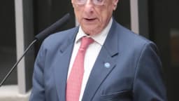 Esperidião Amin discursa em tribuna durante evento na Câmara dos Deputados, em foto de arquivo