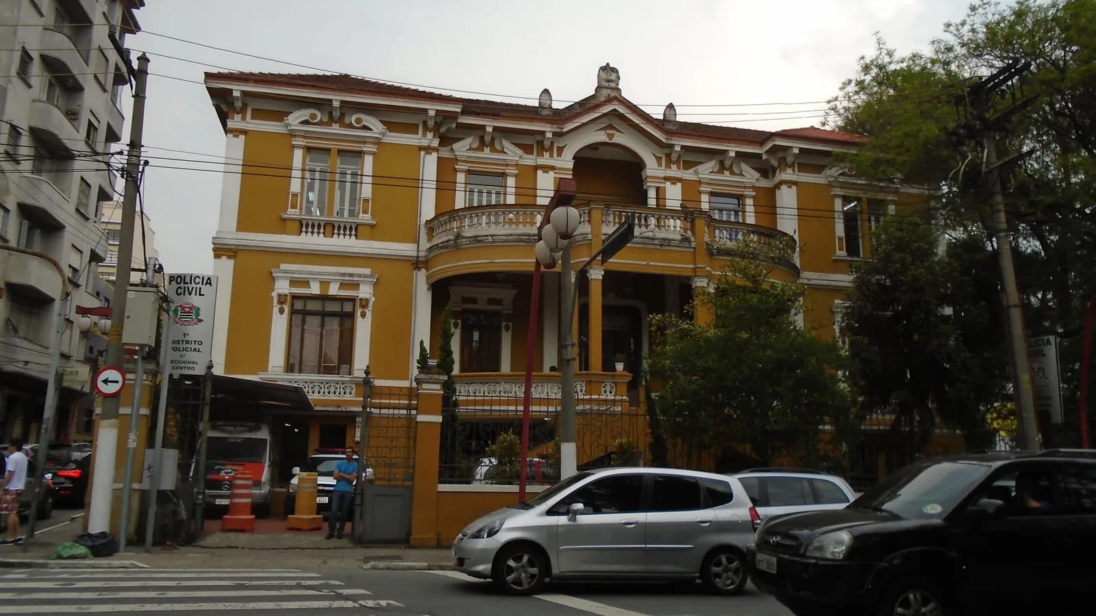 Fachada histórica do 1º Distrito Policial da Capital, sede da Polícia Civil de São Paulo