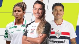 Jogadoras de futebol feminino com uniformes de Corinthians e São Paulo posam lado a lado