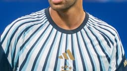 O zagueiro Cristian Cuti Romero com a camisa da seleção argentina