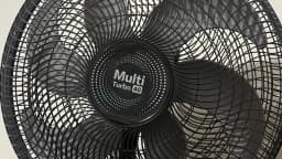 Ventilador de mesa da marca Multilaser, um dos produtos fabricados pela empresa