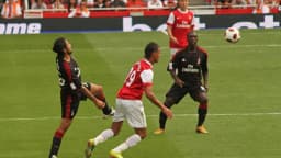 Clarence Seedorf em ação como jogador do Milan (foto de arquivo); ele é o técnico do Corinthians desde esta semana