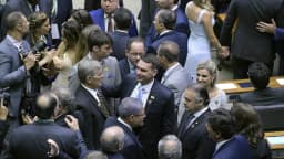 Flávio Bolsonaro no plenário do Congresso