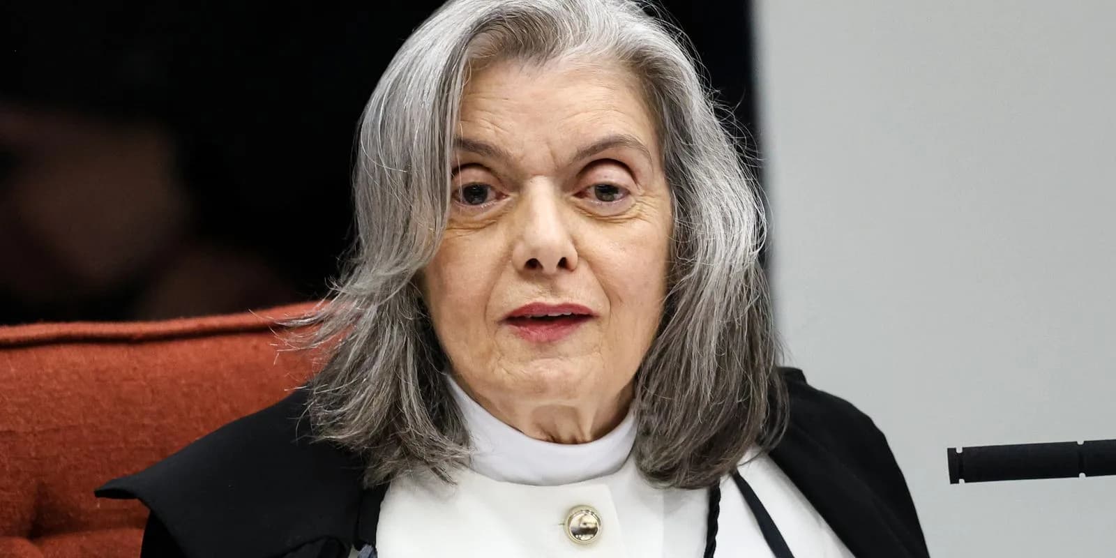 Ministra Cármen Lúcia durante sessão de julgamento no plenário do STF