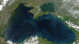 Imagem de satélite mostrando o Mar Negro e a costa ao redor