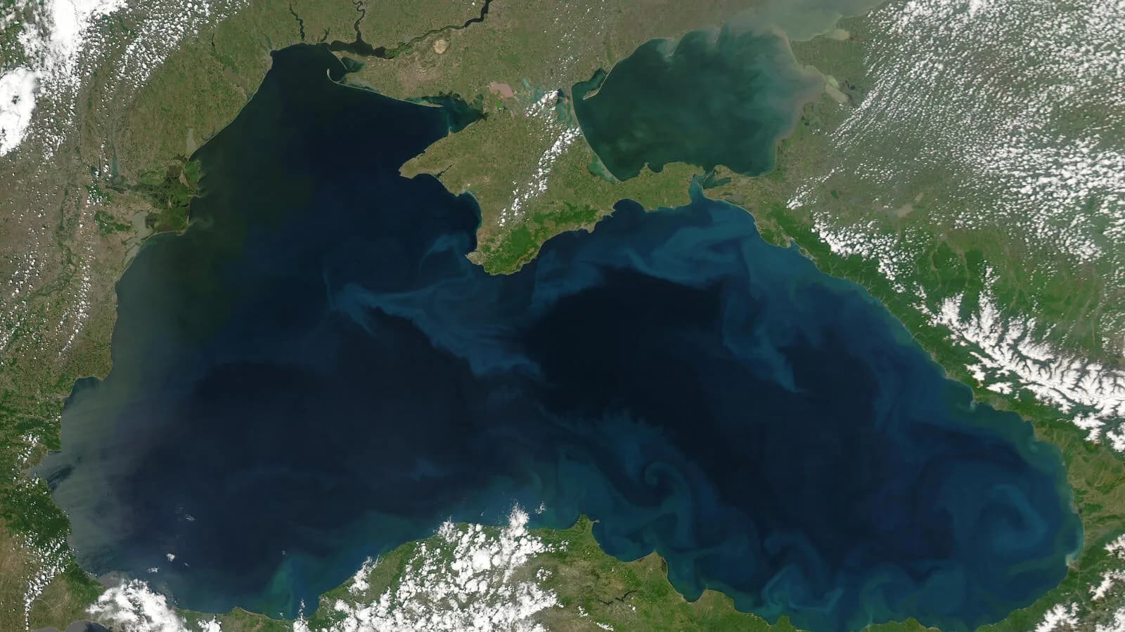 Imagem de satélite mostrando o Mar Negro e a costa ao redor