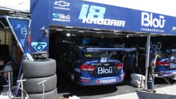 Carro de Stock Car da equipe Blaū no boxe durante etapa da categoria