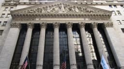 Fachada da Bolsa de Valores de Nova York (NYSE), em Wall Street