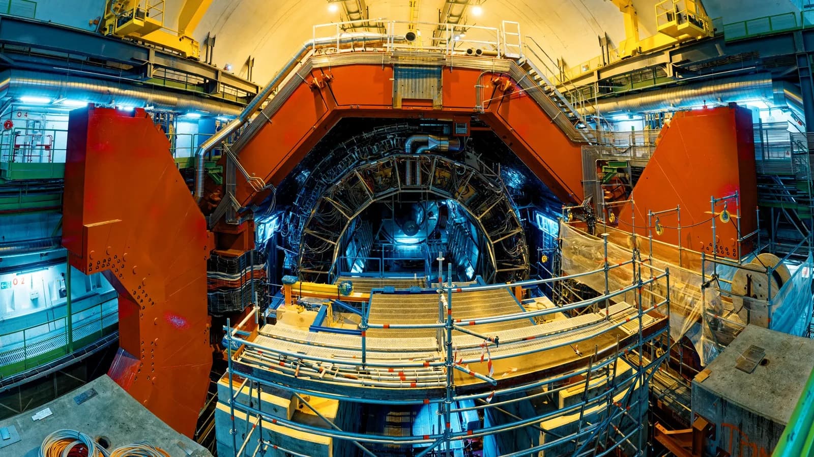 Detector ALICE do LHC, no CERN, usado no experimento