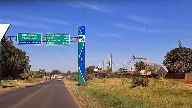 Pórtico de entrada da cidade de Ponta Porã (MS), na fronteira com o Paraguai