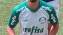 Flaco López, atacante do Palmeiras, em campo durante partida
