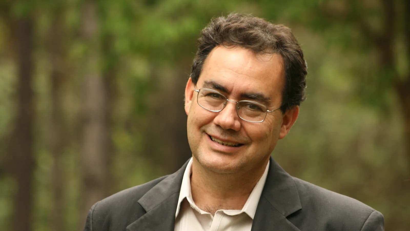 Retrato de Augusto Cury, candidato à Presidência pelo Avante, sorrindo em foto de arquivo de 2008