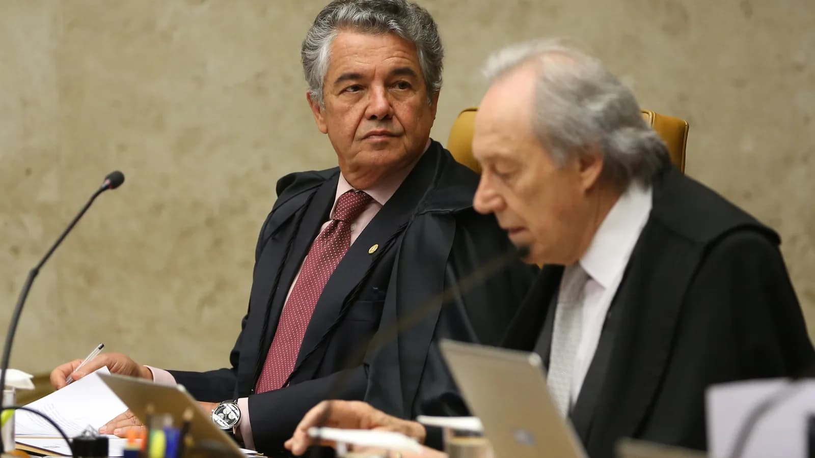 Marco Aurélio Mello participa de sessão do Supremo Tribunal Federal ao lado de Ricardo Lewandowski