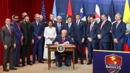 Donald Trump discursa em evento público, em foto de arquivo