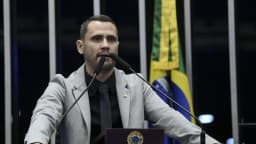O senador Cleitinho Azevedo discursa no plenário do Senado Federal