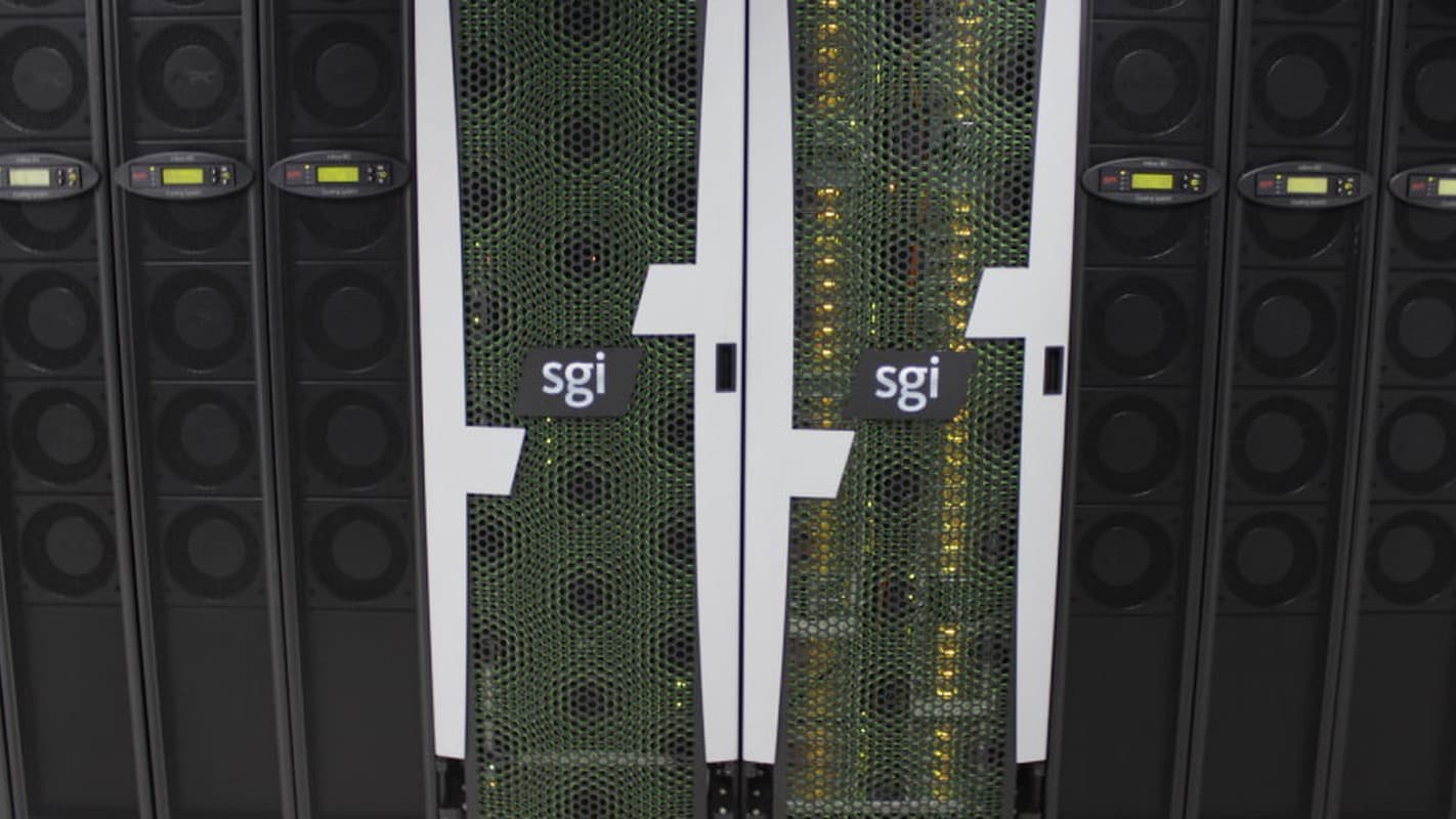 Rack de servidores em data center, imagem ilustrativa de infraestrutura de supercomputação divulgada pela UFRN