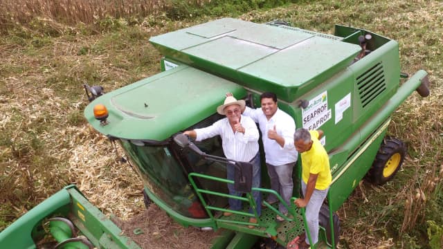Colheitadeira em lavoura de milho no Acre, imagem de arquivo
