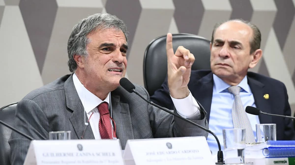 O ex-ministro da Justiça José Eduardo Cardozo fala em comissão do Senado Federal