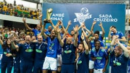 Jogadores do Itambé Minas comemoram título em quadra, foto de arquivo