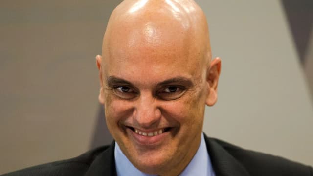 O ministro Alexandre de Moraes sorri durante evento, em foto de arquivo