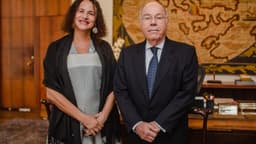 O chanceler Mauro Vieira (à direita) durante reunião em seu gabinete no Ministério das Relações Exteriores, em Brasília (foto de arquivo)