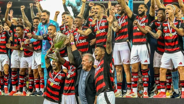 Jogadores do Flamengo comemoram título com a camisa patrocinada pela Pixbet, foto de arquivo de março de 2025