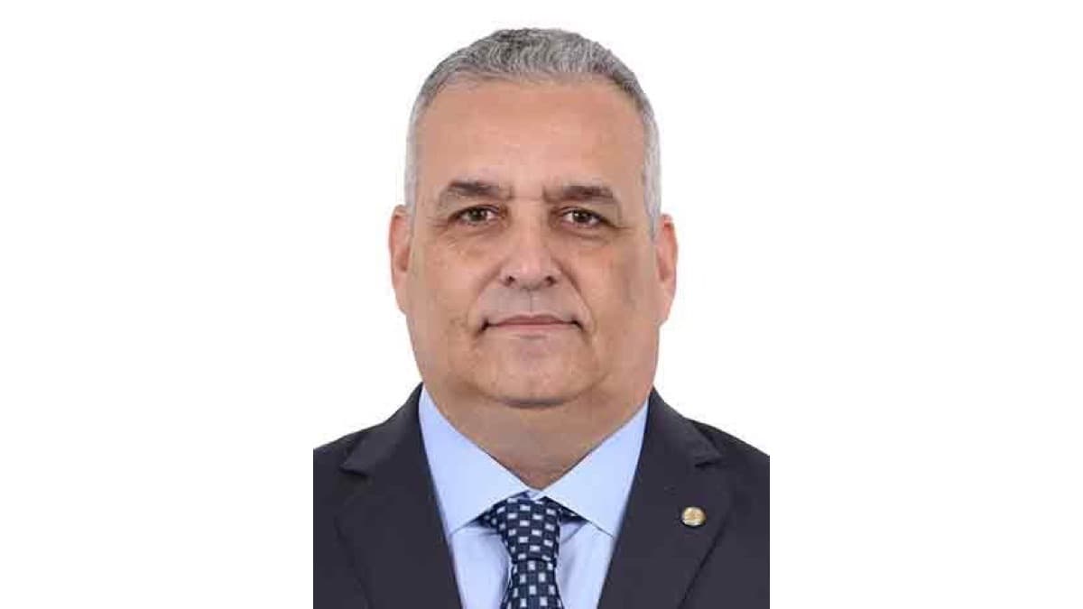 Retrato oficial do deputado federal Alfredo Gaspar, de terno escuro e gravata, escolhido vice de Flávio Bolsonaro