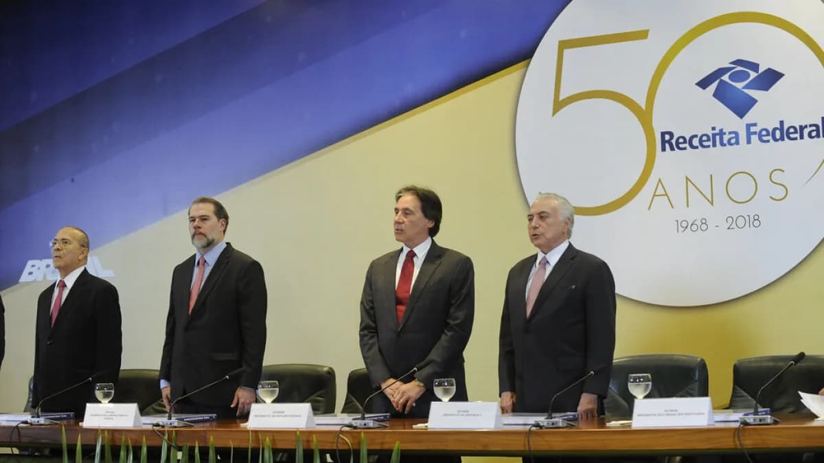 Autoridades da Receita Federal reunidas em evento institucional, em foto de arquivo da agência