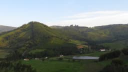 Paisagem de morros verdes em Camanducaia, região de Monte Verde, Minas Gerais