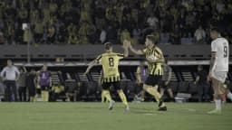 Jogador do Botafogo com a camisa 9 e o nome Soares nas costas em partida de 2024