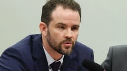 O ministro da Fazenda, Dario Durigan, fala a jornalistas