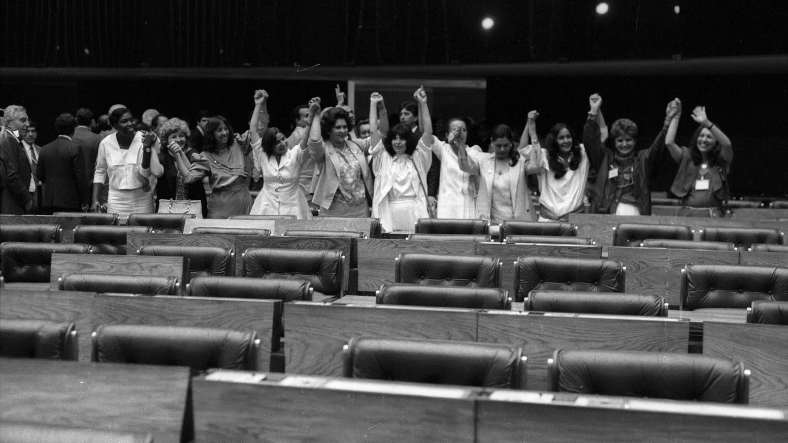 Bancada feminina do Congresso Nacional reunida no plenário, foto de arquivo