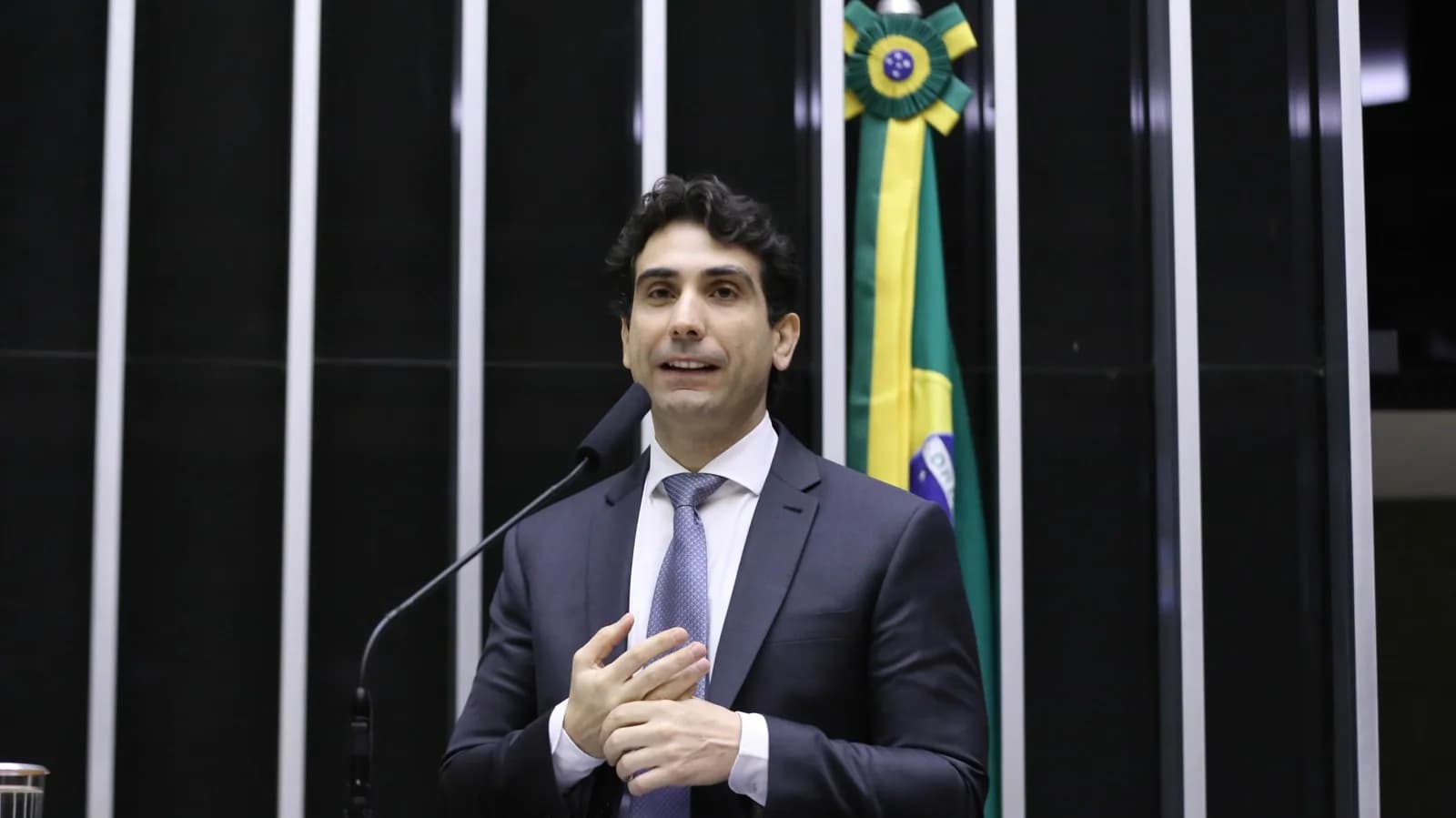 Gabriel Galípolo, presidente do Banco Central, discursa em sessão solene na Câmara dos Deputados