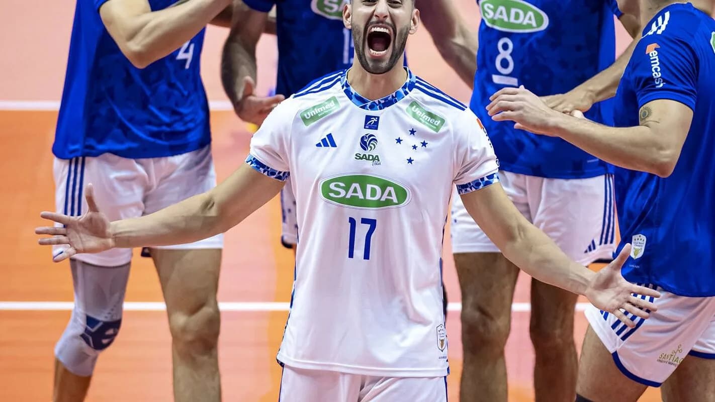 Jogadores do Sada Cruzeiro comemoram ponto contra o Vôlei Renata/Campinas (foto de arquivo, confronto anterior)