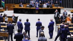 Deputados discutem e votam propostas legislativas no plenário da Câmara dos Deputados